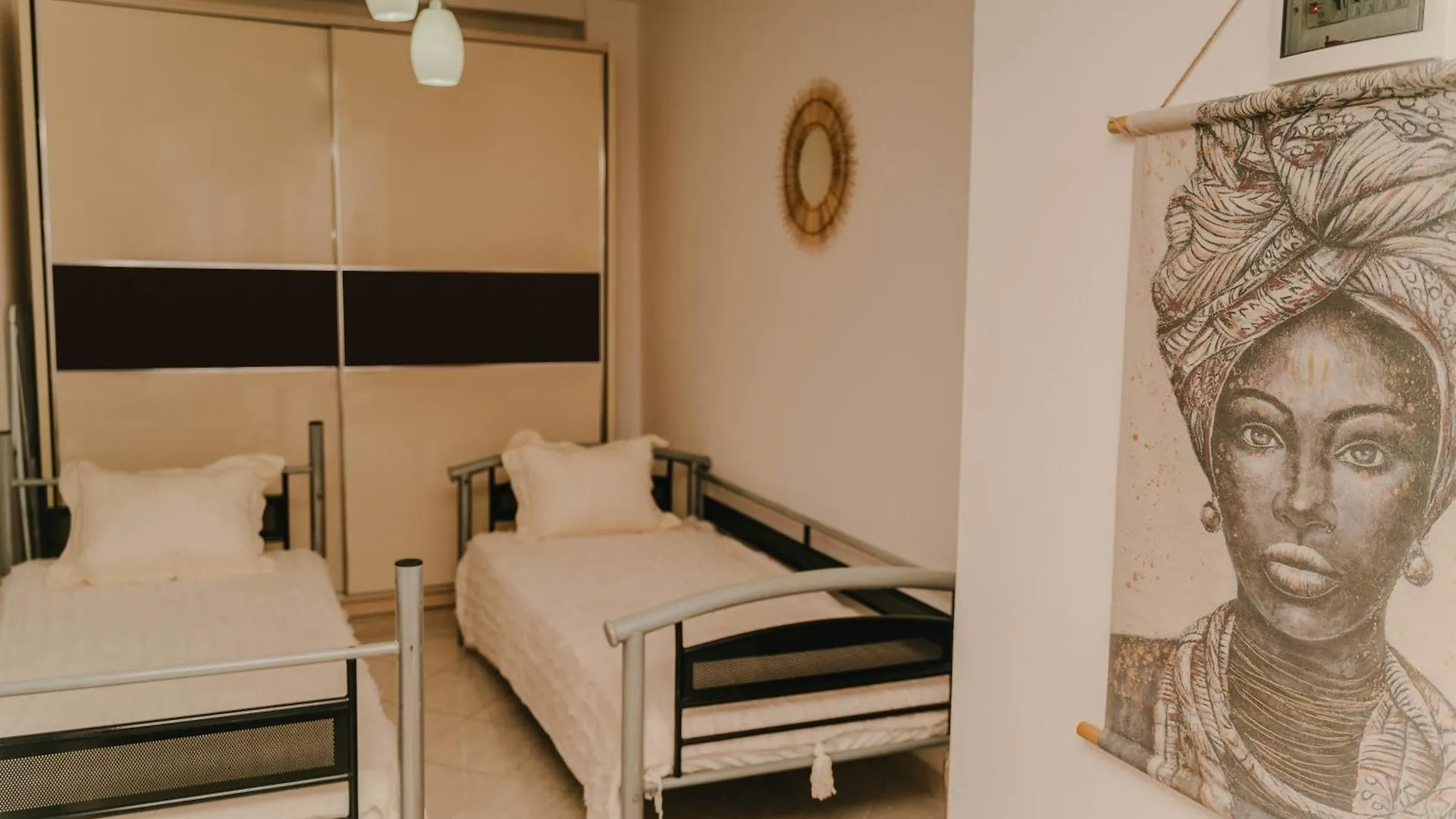 Peaceful Villa In New Bazaar Tiran