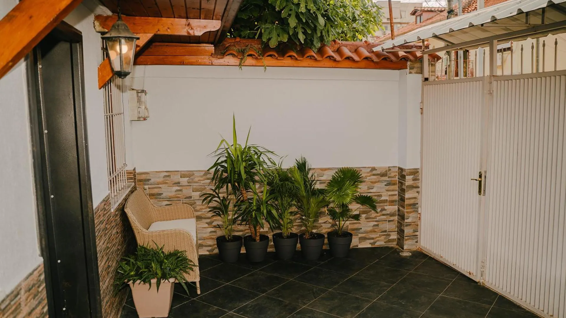 Peaceful Villa In New Bazaar Tirana
