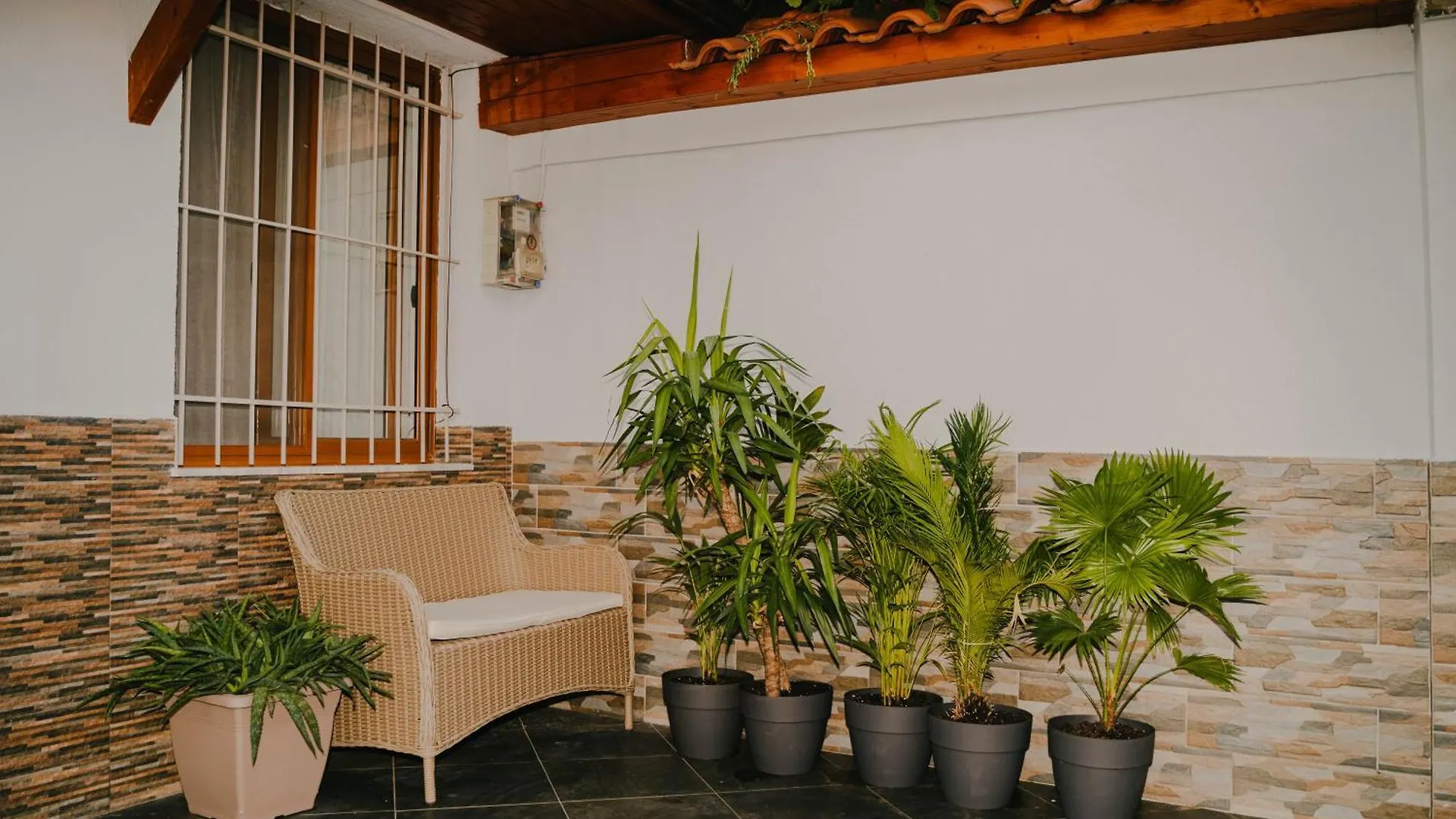 Peaceful Villa In New Bazaar Tiran