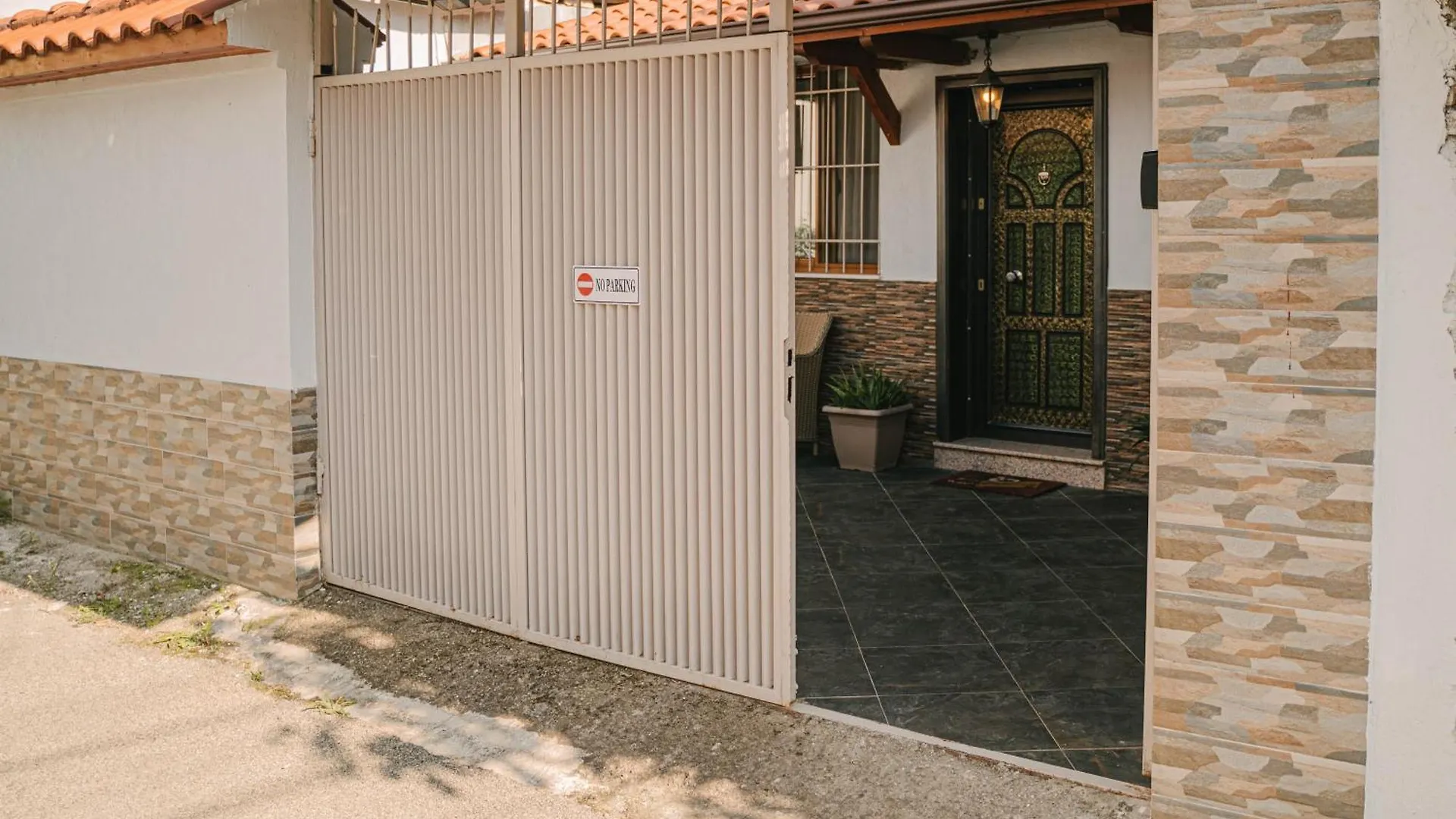 Peaceful Villa In New Bazaar Tirana 0*,